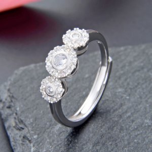 White Cubic Zirconia Round Sterling Silver Ring for Woman